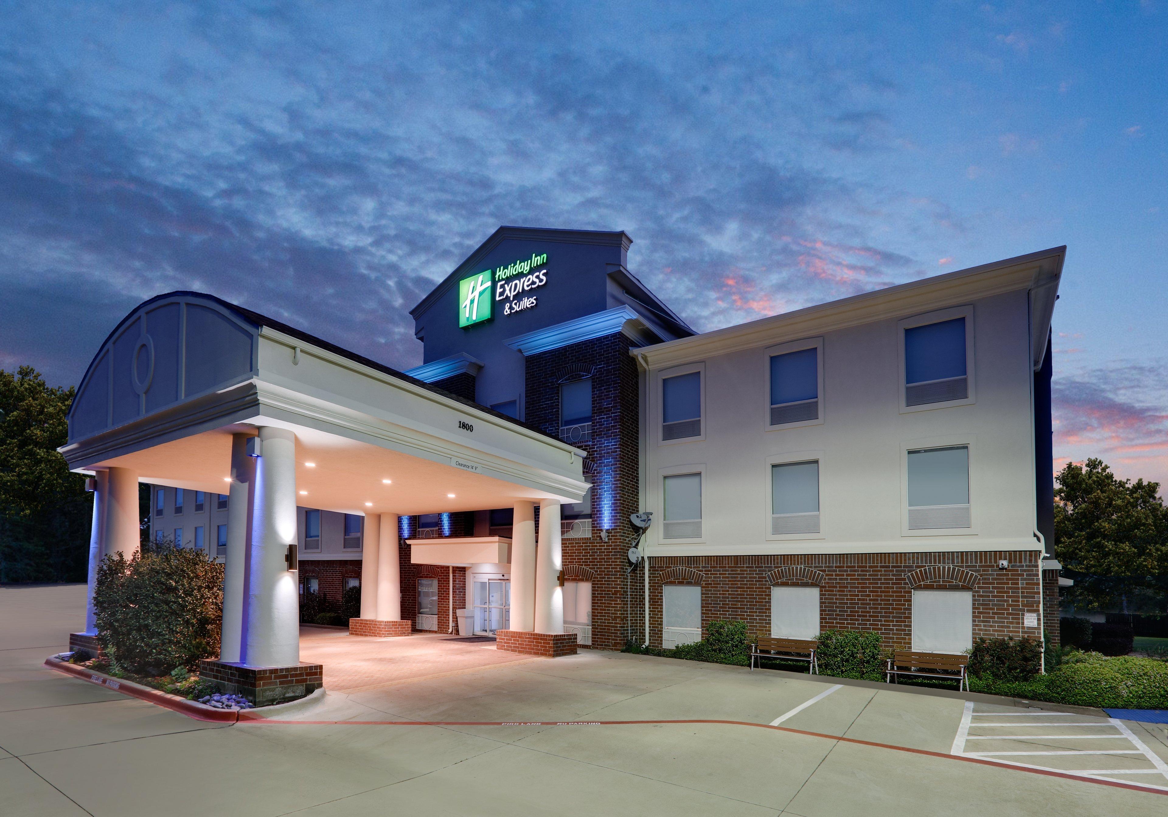 Holiday Inn Express Hotel & Suites Cleburne, An Ihg Hotel Exterior photo